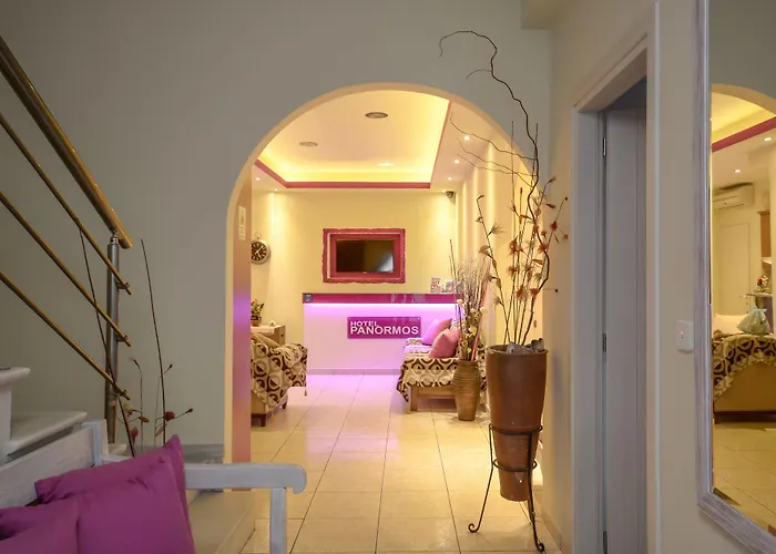 酒店 Panormos And *