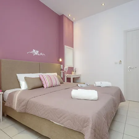 Panormos And מלון