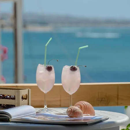 מלון Panormos And *