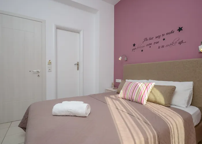 Panormos And * Naxos City